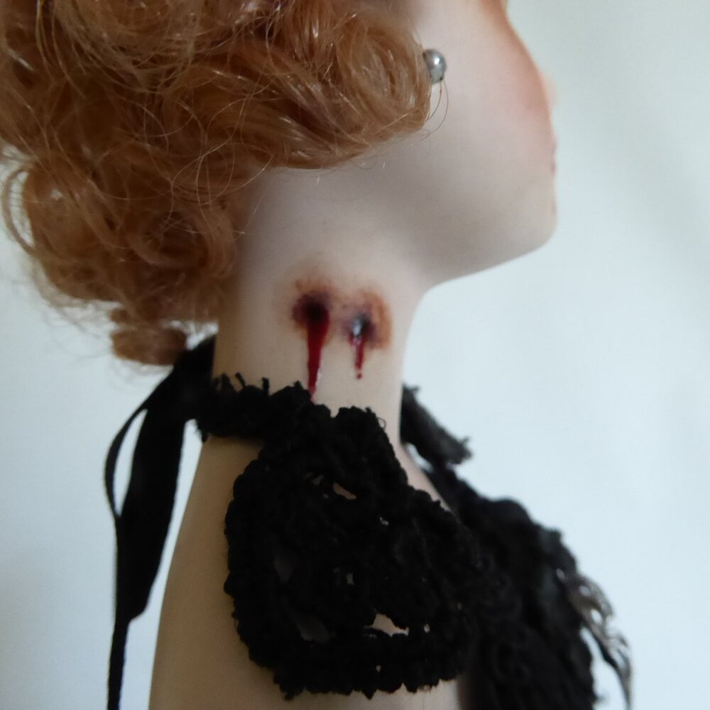 OOAK 18” DRACULA BRIDE VAMPIRE LUCY SCARY GOTHIC HORROR UNDEAD DOLL PROP ODDITY - Picture 5 of 16